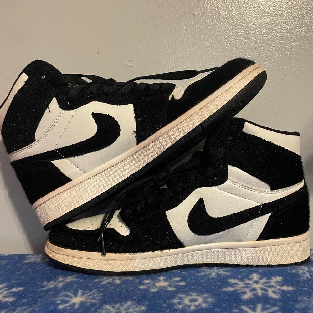 Women's Black and White Sneakers - Picture 4 of 11